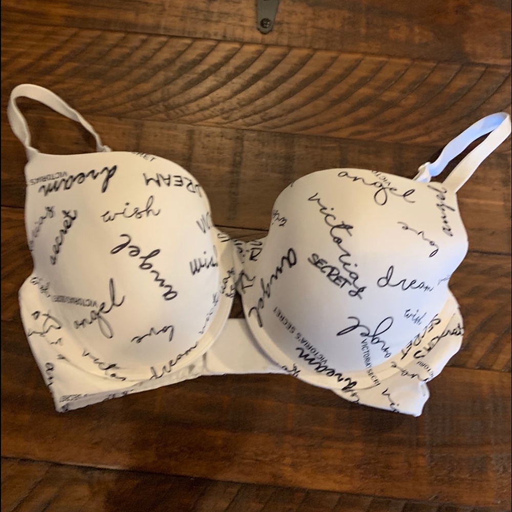 Victoria’s Secret Molded Cup Bra 32DD